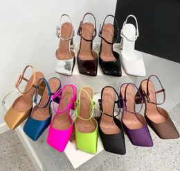 Amina Muaddi Sandals Charlotte Pump Orchid Satijnen jurk 95 mm Crystal Ingebouwde vierkante tenen Dikke hiel Patent Leathe High Heel Dames Luxe schoenen met doos