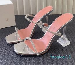 Sandali Amina Muaddi Gilda Pantofola Fushia cristalli cinturino rocchetto Sandali con tacco pantofola per donna Designer di lusso Abito da festa scarpa da donna Con scatola