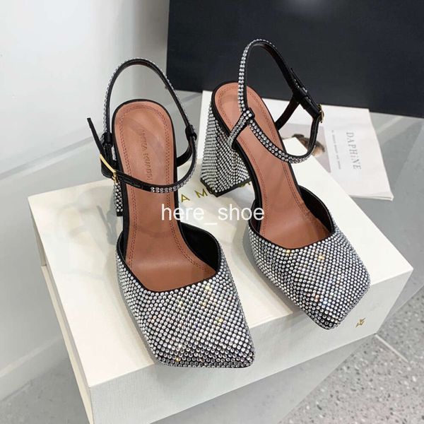 Amina Muaddi Satin Crystal Square Toes Pompes Sandales Bride à la cheville Orchidée Robe Chaussures 95mm Chunky Block Talon Slingback Designer Femme 35-40