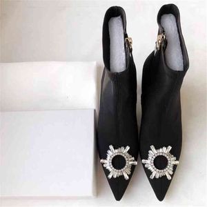 Amina Muaddi zapatos casuales botas cortas botas cortas puntas puntiagudas botas pequeñas botas para mujeres tacón delgado diamantes de diez rhinestone elásticos botas delgadas elásticas