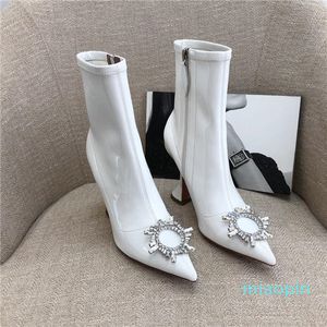 Witte octrooi enkellaarzen Zon Buckled Cubic Stiletto Heel puntige tenen zijkant ritssluiting lederen laarsjes voor vrouwen