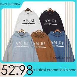 Amri Hoodie 2023 Europea Ad America Tred Nieuwe AMRI Letter Geborduurde Zak Met Capuchon Losse Zwarte Veelzijdige Trui met Logmouwen893 501