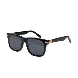 Nieuwe modeontwerp vierkante zonnebril 0428S plankframe klassieke zonnebril voor heren dames buiten eenvoudige en elegante stijl 2024 zwarte monturen met grijze uv400 met doos