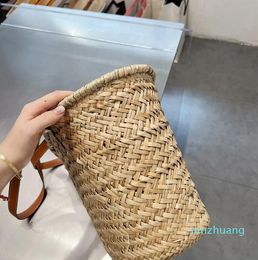 Sacs à bandouliers Panier Gift For Girlfriend 345 Handbags portefeuilles Luxurys Designersbag en Iraka et Calfskin Knitting Knitting Beach Travel R Wallet