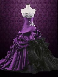 En zwarte lijn een vintage paarse trouwjurken Mouwloze korset lange bruidsjurken geruches veter plus size gothic bruid jurk Vestido de novia 2024