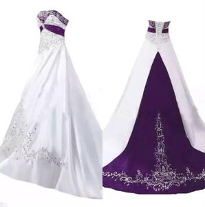 Et vintage blanc violet une ligne robes en satin en satin en dentelle en dentelle de balayage de balayage plus taille robes de mariage avec corset bc14903