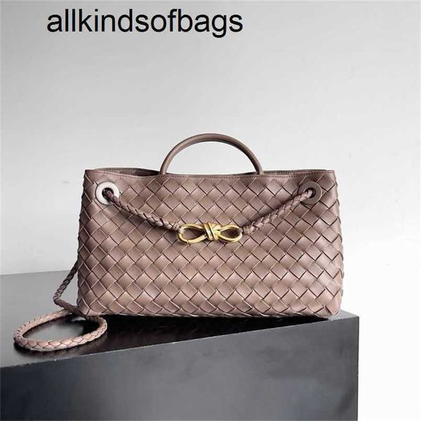 Andiamo Sac BottegVenets Sac à main en cuir véritable Sacs tissés Véritable Usine directe en gros Baodie famille hommes et femmes Petite main de luxe légère horizontale c