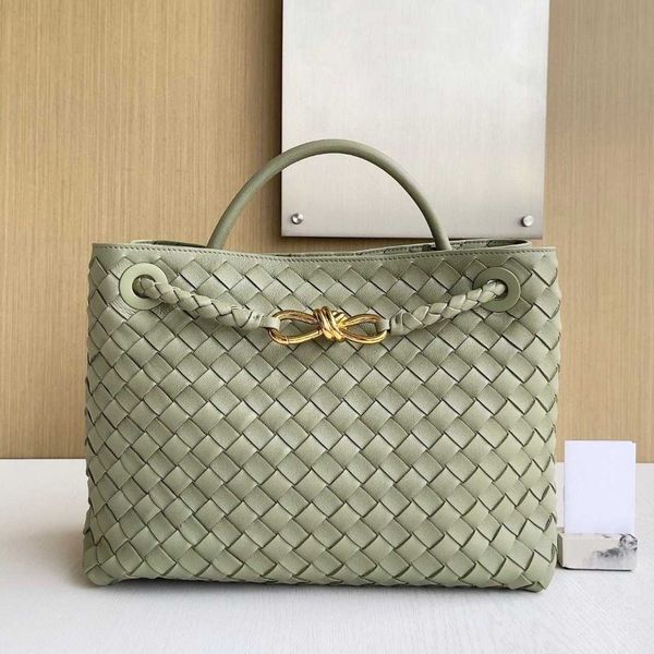 Andiamo Designer B Famille Buckle Buckle Cuir Original 2024 Nouveau portable Single Single Crossbody Forbody Woven Woven Woven Women's Force Forme officiel