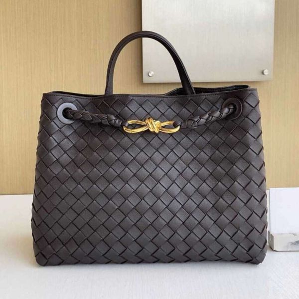 Andiamo Designer Tote B Familia Hebilla de 8 líneas Cuero original 2024 Nuevo tejido para mujer Portátil Solo hombro Crossbody Bolsa de documentos oficial Laptop 1132ess