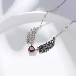 Angel Wings Necklace vrouwelijke creatieve vleugels modieuze en gepersonaliseerde hartvormige hangende lichte luxe kraagketen nieuwe stijl