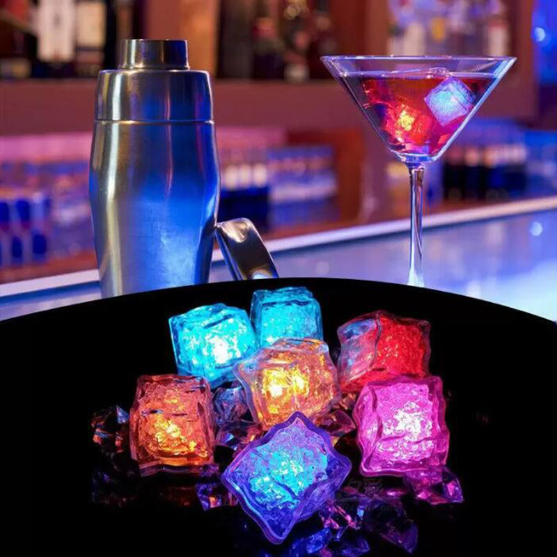 Fábrica luces LED al por mayor Luces de fiesta de flash Polycrome Led Cubos de hielo brillantes Parpadeo de decoración intermitente Light Up Bar Club Boda