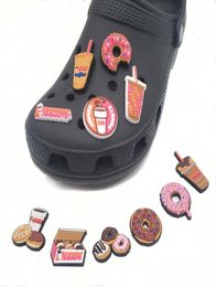 Anime charmes entières dunkin douts hambourg tea lait cartoon charmes accessoires de chaussures pvc décoration boucle souple caoutchouc soft c7913178