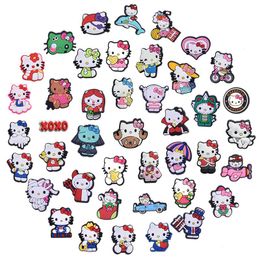Charmes d'anime en gros souvenirs d'enfance cadeau drôle chats 42 couleurs charmes de dessin animé accessoires de chaussures boucle de décoration en pvc breloques de sabot en caoutchouc souple