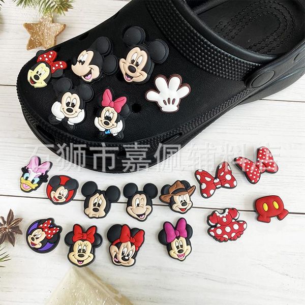 Anime charmes en gros de souvenirs d'enfance filles jouets de souris de souris de canard drôle cadeau dessin animé charmes accessoires de chaussures pvc décoration boucle