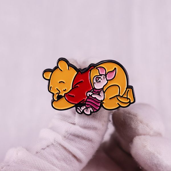 Cartoon Funny Bear Friend Enamel Pin Citas de películas de películas de la película de la infancia