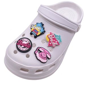 Anime filles charmes de fête en gros souvenirs d'enfance cadeau drôle charmes de dessin animé accessoires de chaussures boucle de décoration en pvc breloques de sabot en caoutchouc souple