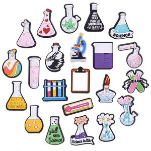 Anime Science Lab Chimie Charmes en gros Memories d'enfance en gros Câts de dessin drôle Cartoon Charmes accessoires de chaussures PVC Décoration Boucle Soft Rubber Clog Charmes