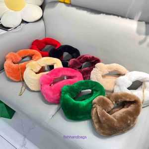 Anjbotegss jodie sac automne et hiver nouveau produit noué sac à main en peluche couleur un sac sous arme gluant doux polyvalent avec logo réel