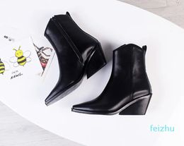Tornozelo Botas Biqueira pontiaguda Salto bloco robusto Sola de couro de 5,5 cm Estilistas de luxo femininos Sapatos de viagem para festas calçados de fábrica
