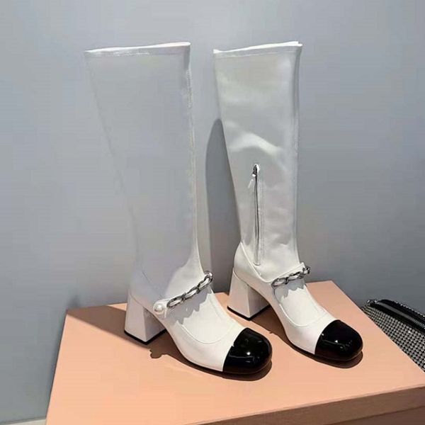 Les bottines pour femmes portent des chaussures de marque chaudes au printemps et en hiver, à l'intérieur et à l'extérieur, peuvent être portées avec une variété de jeans et une doudoune.