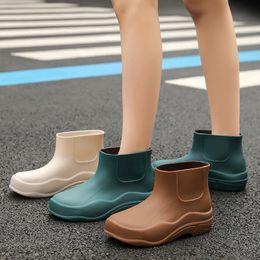 Bottines en caoutchouc pour femmes, chaussures de pluie, galoches imperméables, bottes de travail de jardin, résistantes à l'huile, antidérapantes, chaussures de cuisine 240228