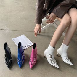 Orteil de la cheville Femmes pointées 865 Arrivances Boucle de ceinture mince talons hauts arrière zipper noir blanc rose bleu bottes courtes 35-39 230807 65347