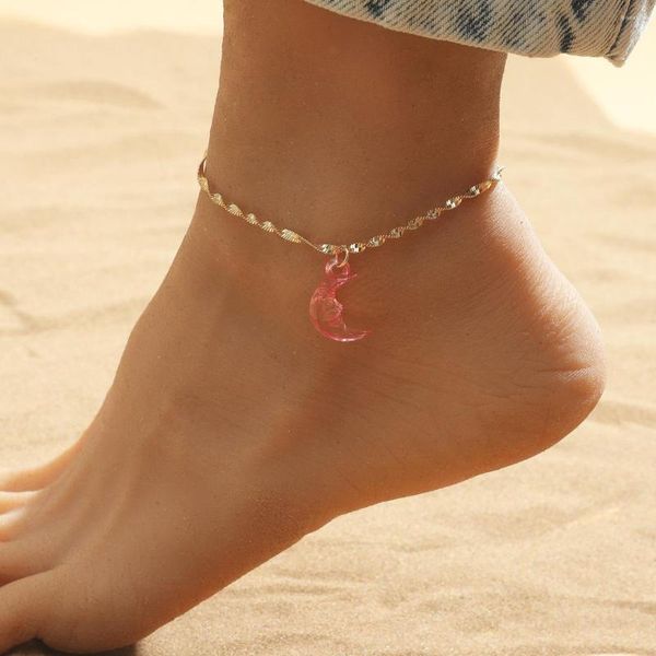 Bracelets de cheville QiLuxy mode acrylique rose lune charme couleur or torsion chaîne en métal cheville pour les femmes été violation bijoux à la mode