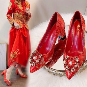 Ante 2024 Nuevo precio Zapato de boda bajo Dragón y Phoenix Chengxiang Hebilla de diamante Zapato nupcial Príncipe Tacón alto Boda Bridemaid Venta al por mayor individual sin caja