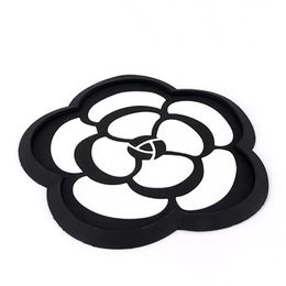 Anti-slip Mats Biety Car Slip Pad Noir Et Blanc Fleur Décoration Tapis Camellia PVC Haute Température Résistant Rond Mobile Phone2771