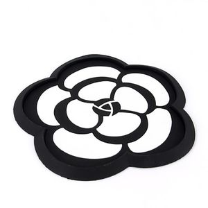 Tapis anti-dérapant Biety Car Slip Pad Tapis de décoration de fleurs noir et blanc Camellia PVC Téléphone mobile rond résistant aux hautes températures