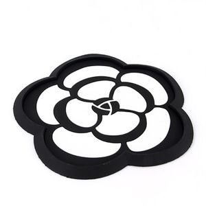 Tapis anti-dérapant Biety Car Slip Pad Tapis de décoration de fleurs noir et blanc Camellia PVC Résistant aux hautes températures Round Mobile Phone297q