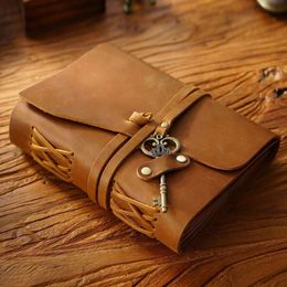 Antique Leather Vintage Journal Writing Notebook Key Bandage Journal Notepad Paper épais pour le travail Voyage Daily Life Recording 240509