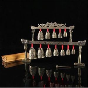 Instruments de musique anciens, carillons doubles, bronzes anciens, ornements de percussion et artisanat