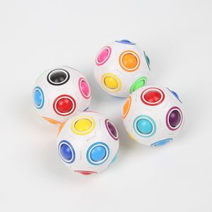Cubo antiestrés Magic Fidget Toys Puzzle Rainbow Ball Niños Aprendizaje de juguetes educativos Adulto Kid Reliever Estrés Ansiedad Juego divertido Caja Embalaje 1736