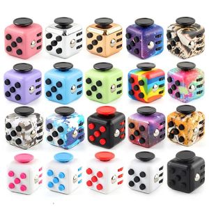 Antistress Fidget Compression Sensory Novelty Magic Dice Juguetes para niños Alivio de estrés para adultos Niños 240410