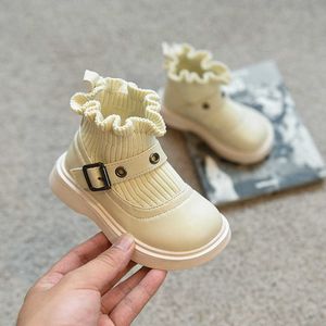 AOGT 2021 Botas de bebé de otoño para niña 0-3 años Zapatos infantiles de cuero de microfibra suave Zapatos de niño plano con volantes de punta cuadrada H0917