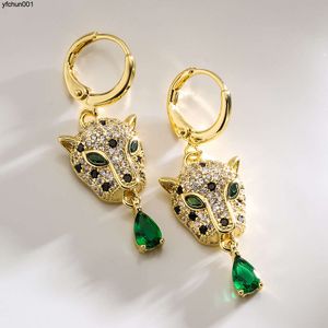 Boucles d'oreilles pendantes à léopard pour femmes AOGU avec une petite et populaire style d'oreilles personnalisées en or de style luxe légère plaqué 18k