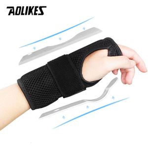 Aolikes 1PCS SPLILTS - Aroupe de soutien au poignet pour la tendinite d'arthrite sommeil nocturne avec coussin de palme coussin droit à gauche L2405