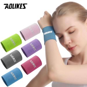 Aolikes Brace Support Soutien du bracelet Ice Breatch Ice Tennis enveloppe de bracelet Sport Spir Sweat Band For Gym Yoga Volleyball Hand Sweat Band L2405