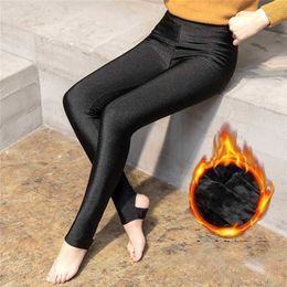 Aosheng herfst winter dikke leggings mode solide slanke broek dame fleece warme casual zwart glanzende hoge taille 211204