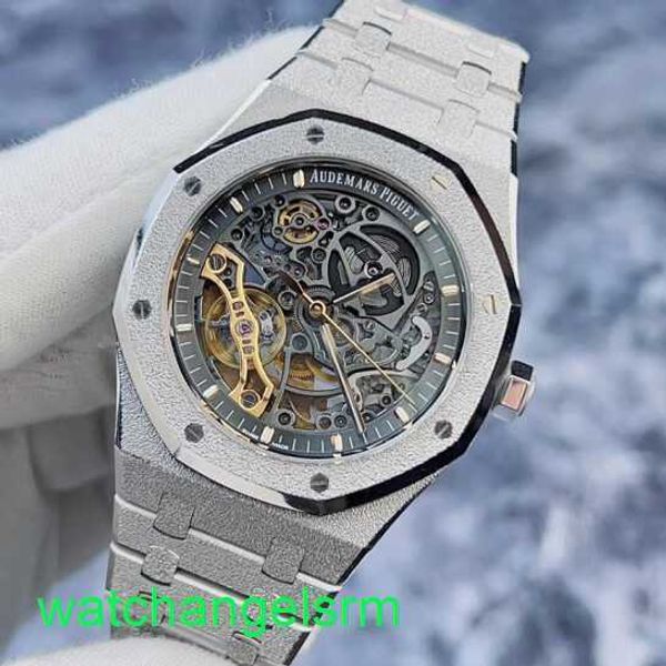 AP Crystal Wrist Watch Royal Oak Series 15407BC Hammer Gold Process connu sous le nom de gold cadran creux de Frost Hollow Double Balance Watch mécanique pour hommes