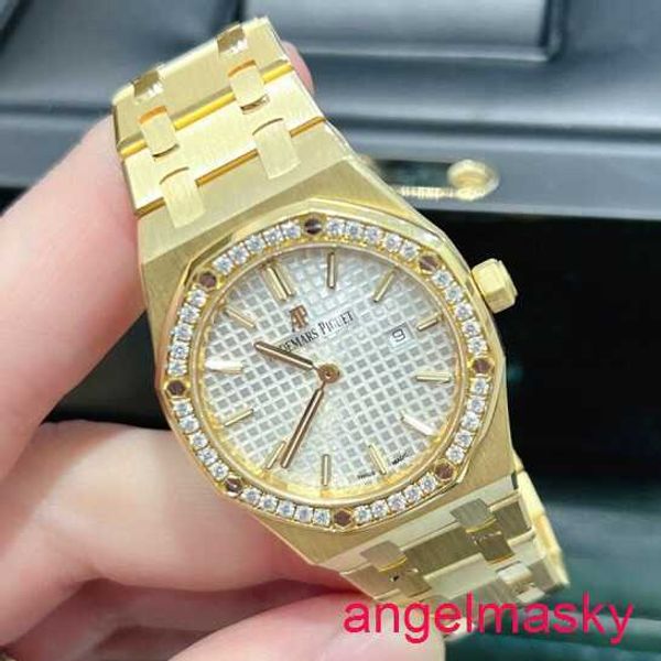 AP Moissanite Muñeco de pulsera Royal Oak Series Watches Women's Watch 33 mm de diámetro Movimiento de cuarzo Acero Goldia blanca de oro White Luxury Watch 67651ba.zz.1261ba.01