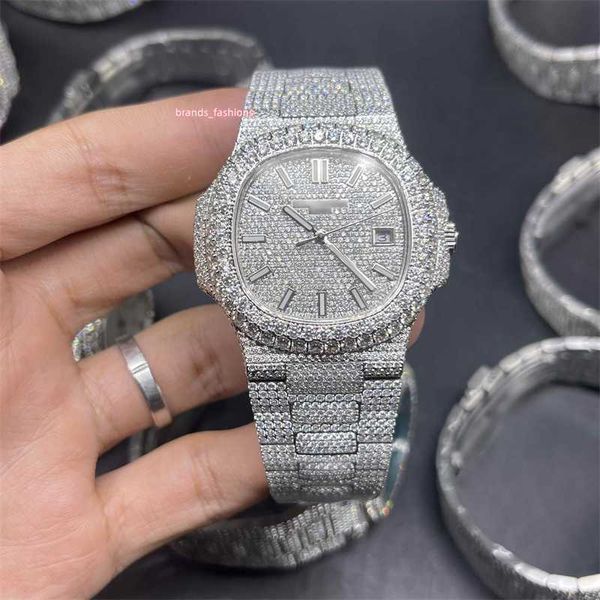 Ap Relojes de diamantes helados para hombres populares Reloj con bisel de diamantes grandes Cara de diamantes plateados Correa de diamantes completa Reloj de pulsera mecánico automático