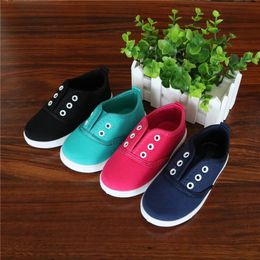 APAKOWA Spring automne enfants Chaussures en toile Toddler Baby Boys and Girls Low Top Sports Sneakers Enfants Slip on Flats Casual Chores 201130