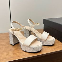 Abricot Designer Talons Sandals Chaussures pour femmes Nouvelles sandales Lettre de mode Logo Rhinester talons gros