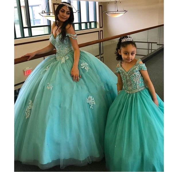 Aqua Blue Quinceanera Vestidos de baile 2020 Fuera del hombro Apliques de encaje Granos de cristal Vestidos de bola Dulce 16 niñas Desfile de noche Vestido formal largo