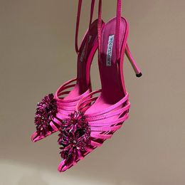 Aquazzura Crystal Margarita Pump 105mm Nero fleur strass décoration chaussures habillées à talons hauts bouts pointus bride à la cheville talon aiguille sandale fête chaussures de soirée