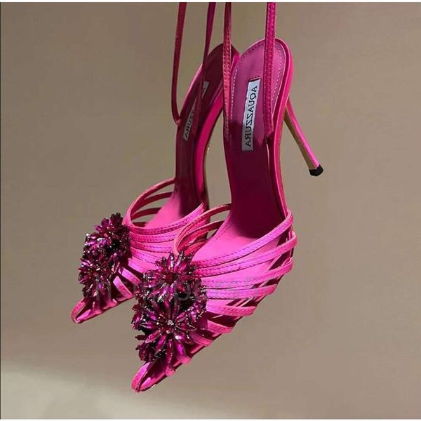 Aquazzura Crystal Margarita Pump Talons Nero Flower Rhingestone Decoration High Talèled Veat Chaussures pointues Points de la cheville STRAP