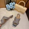 Aquazzura Luxury Brand Designer Gladiator Sandals Femmes F￩mitons Bling Bling Bling Flat Talons Open Toe Piste Flip Flop Top Quality Taille 42 Mam￨es Slippers