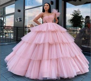 Arabie robe de bal rose clair Quinceanera robes une épaule gonflée jupes à plusieurs niveaux robes de soirée formelles filles douce 16 robe de soirée4734947